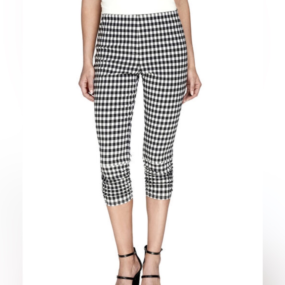 Beautiful slim fit Retro Gingham capris. Sz S. NWOT.